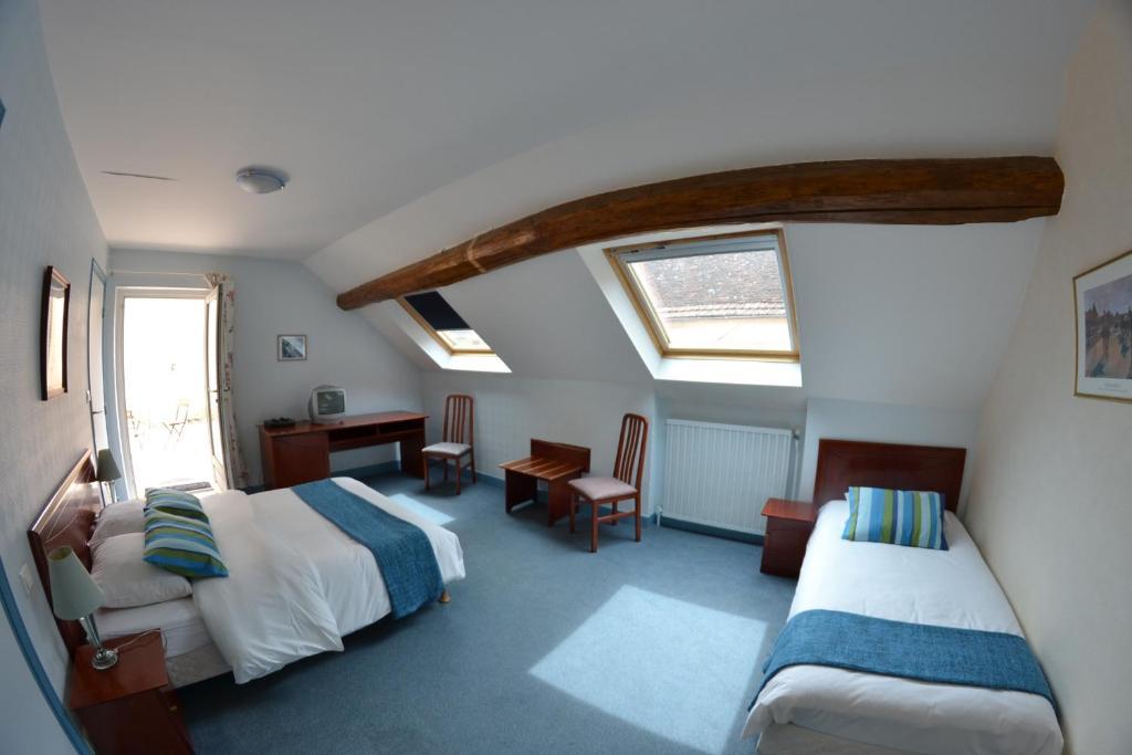 L'Auberge Des Sources Druyes-les-Belles-Fontaines Bagian luar foto